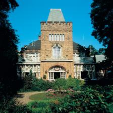 Bilderberg Kasteel 't Kerckebosch Zeist op Deejay-huren.nl. Deejay-huren.nl | Wilt u een deejay huren of een disco show boeken? Bekijk ons uitgebreide aanbod van deejays en drive-in disco shows!