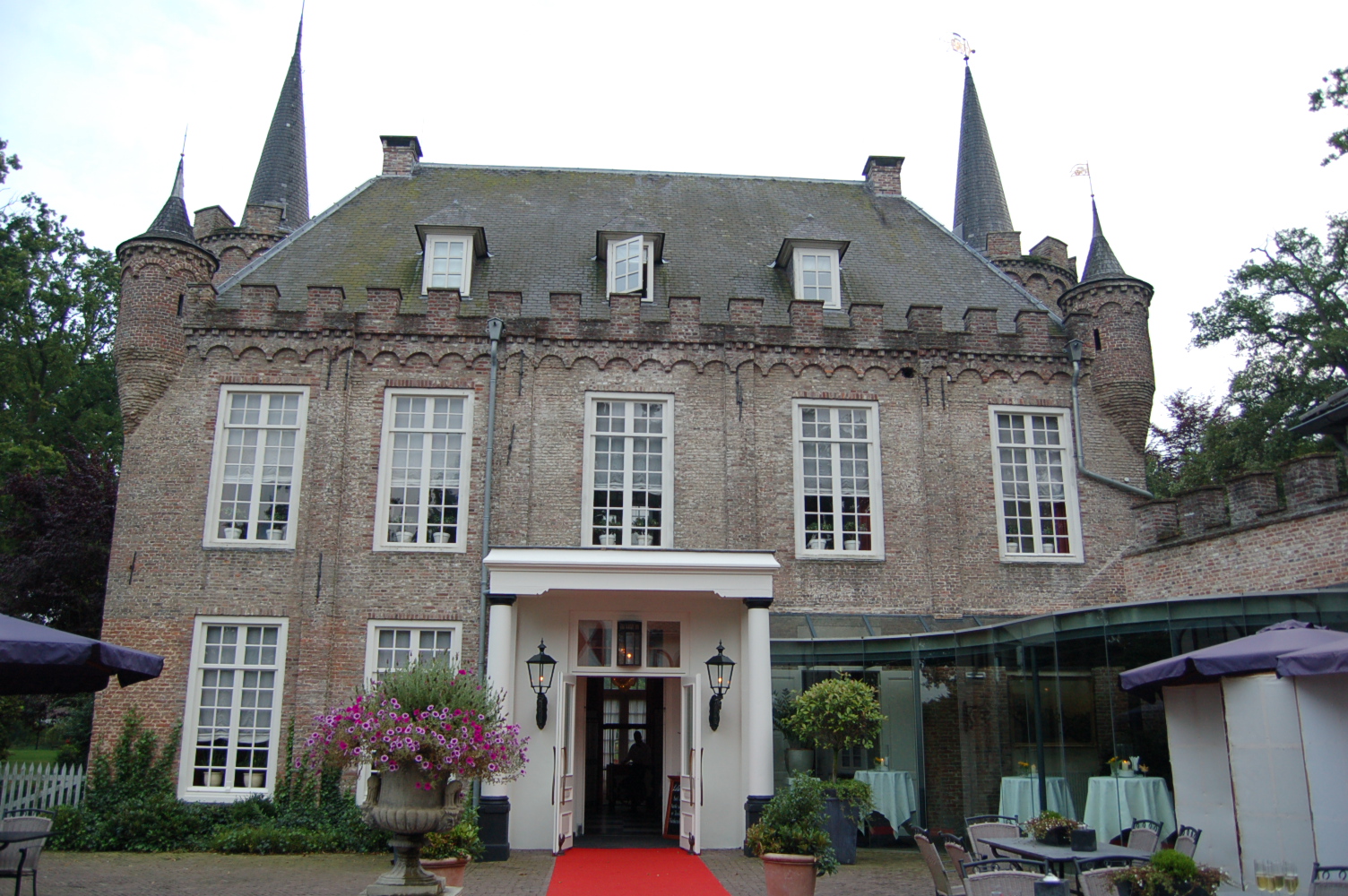 Kasteel Henkenshage Sint-Oedenrode op Hurenkaraoke.nl. Karaokejockey en drive-in-show
