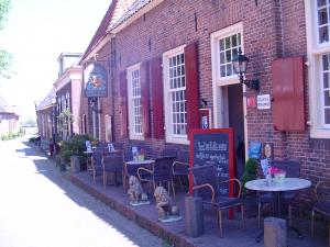 Herberg De Gouden Leeuw Bronkhorst op Deejay-huren.nl. Live bands & coverbands boekt u ook bij deejay-huren.nl!